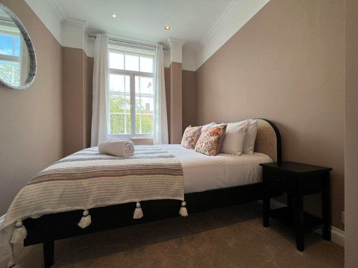 Stay In Style Opposite Windsor Castle & Free Parking Exterior photo